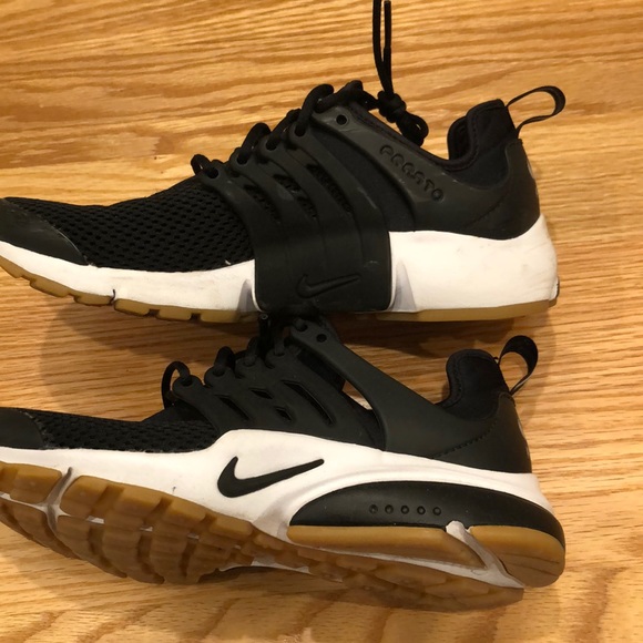 Nike Shoes - Nike 7